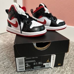 Jordan 1 mid